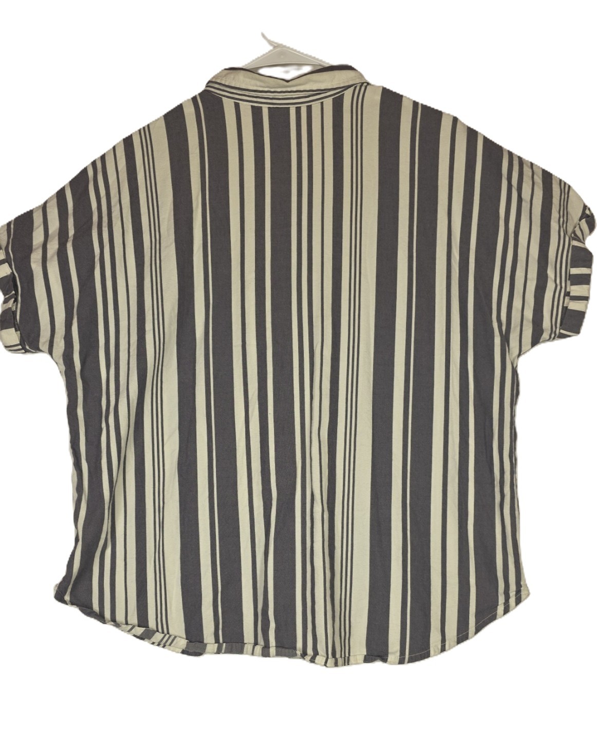 Universal Thread Womens XL Gray Cream Striped Short Sleeve Button Down Shirt