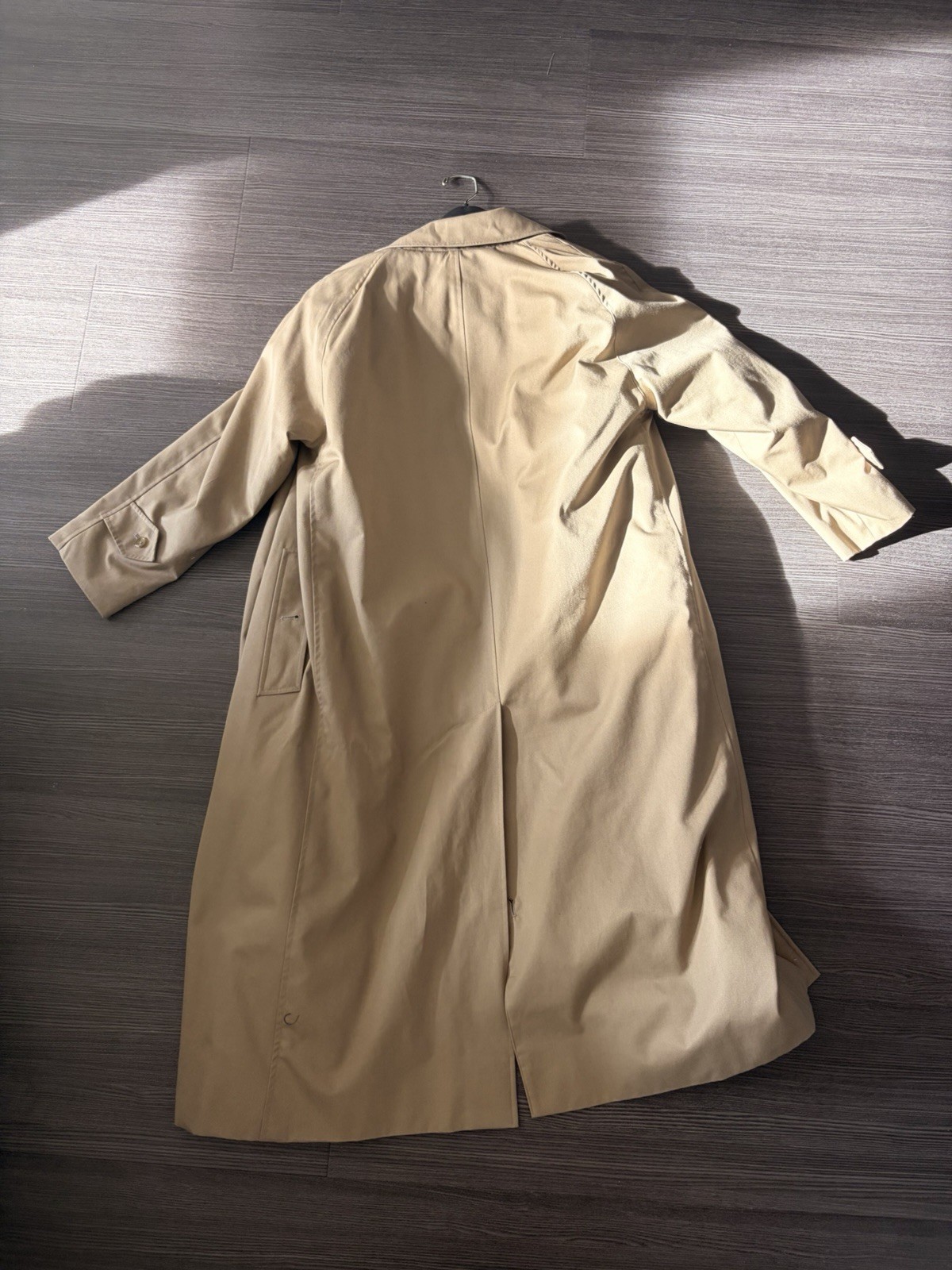 Rare Burberry London Beige Trench Coat 48 Inches Top To Bottom, 16 Inch Sleeves