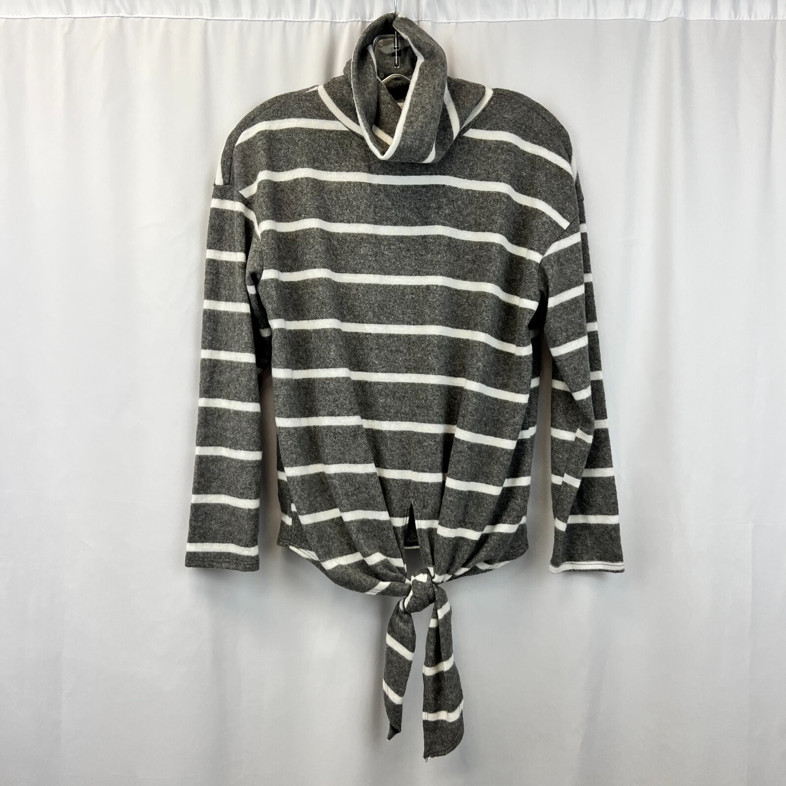Lime N Chili Womens Gray White Striped Long Sleeve Soft Pullover Sweater Size M