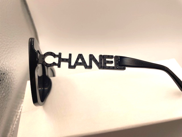 Authentic CHANEL 5422 Women Sunglasses Polarized-Black CC Logo New With Box