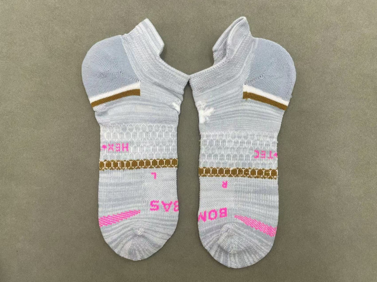 4 pairs BOMBAS Women’s All-Purpose Performance Ankle socks Size Medium 4 Colors