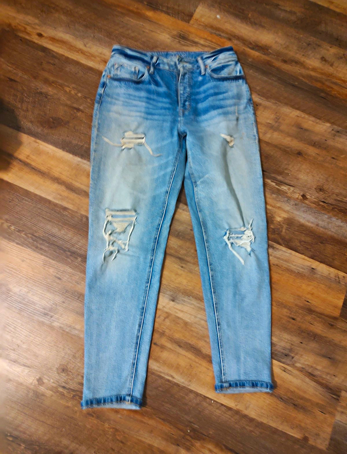 Maurices Edgely Women’s Light Wash Blue Denim Distressed Jeans Size 10 Reg.