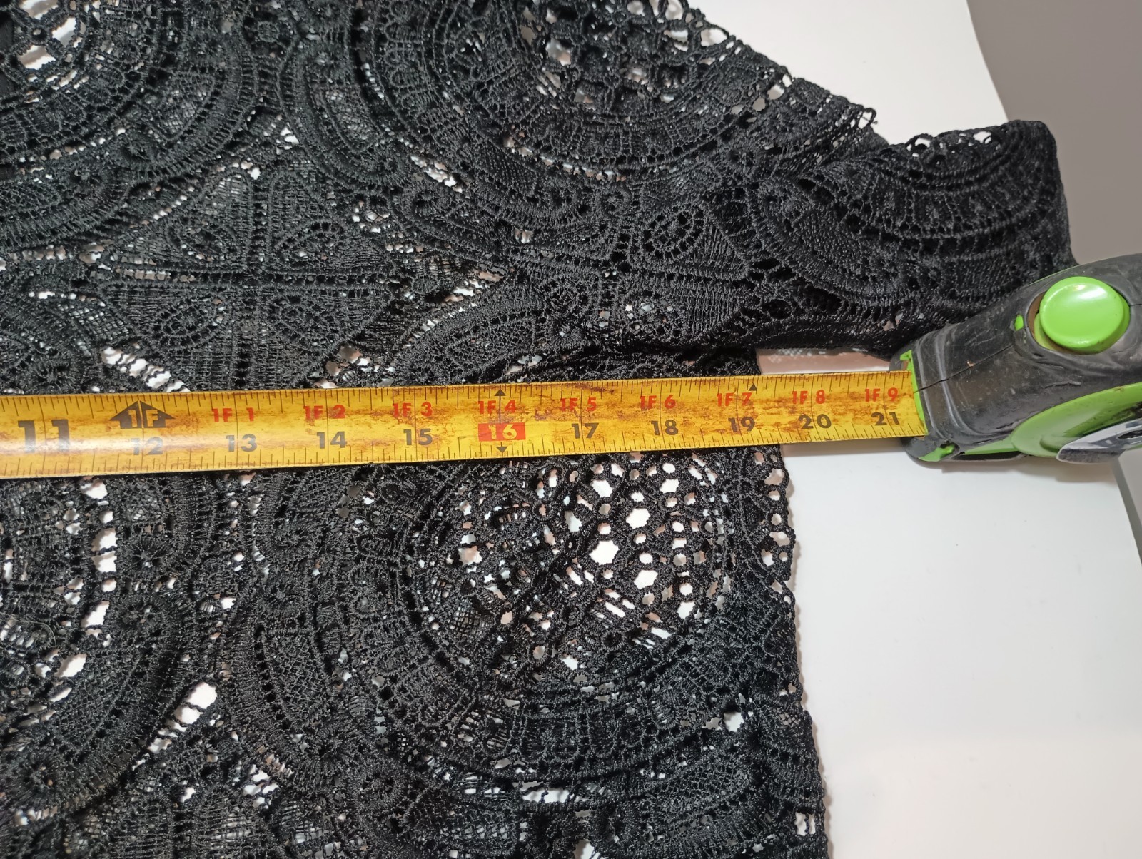 Kismet Black Guipure Lace Crochet Top Medium M Scalloped Hem Long Sleeve Boho