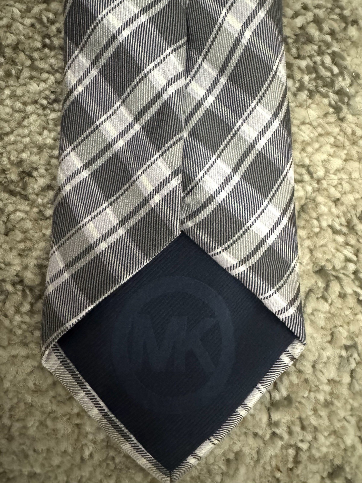 MICHAEL KORS MEN’S TIE 100% SILK MADE IN CHINA