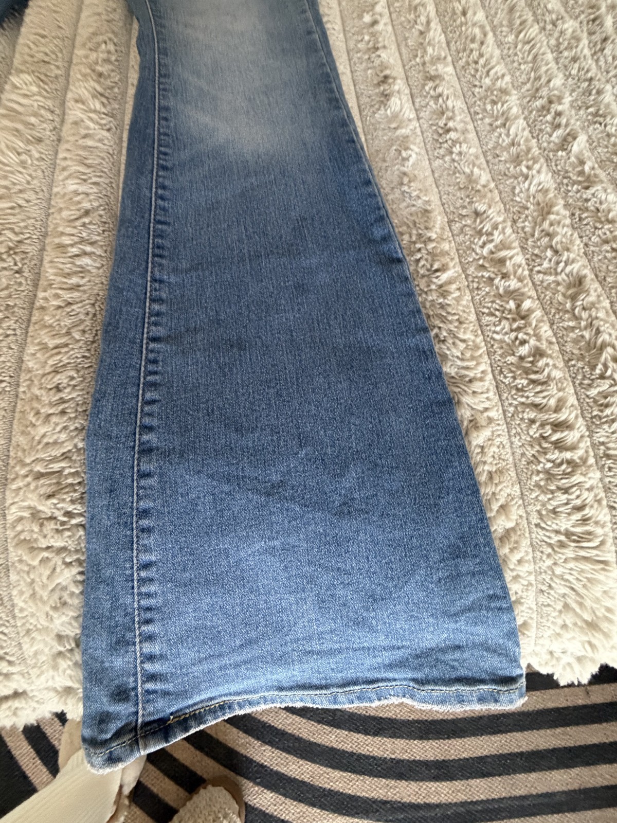 NWT Levi’s 726 High Rise Flare Jeans Women’s Size 26×32 Medium Wash Denim