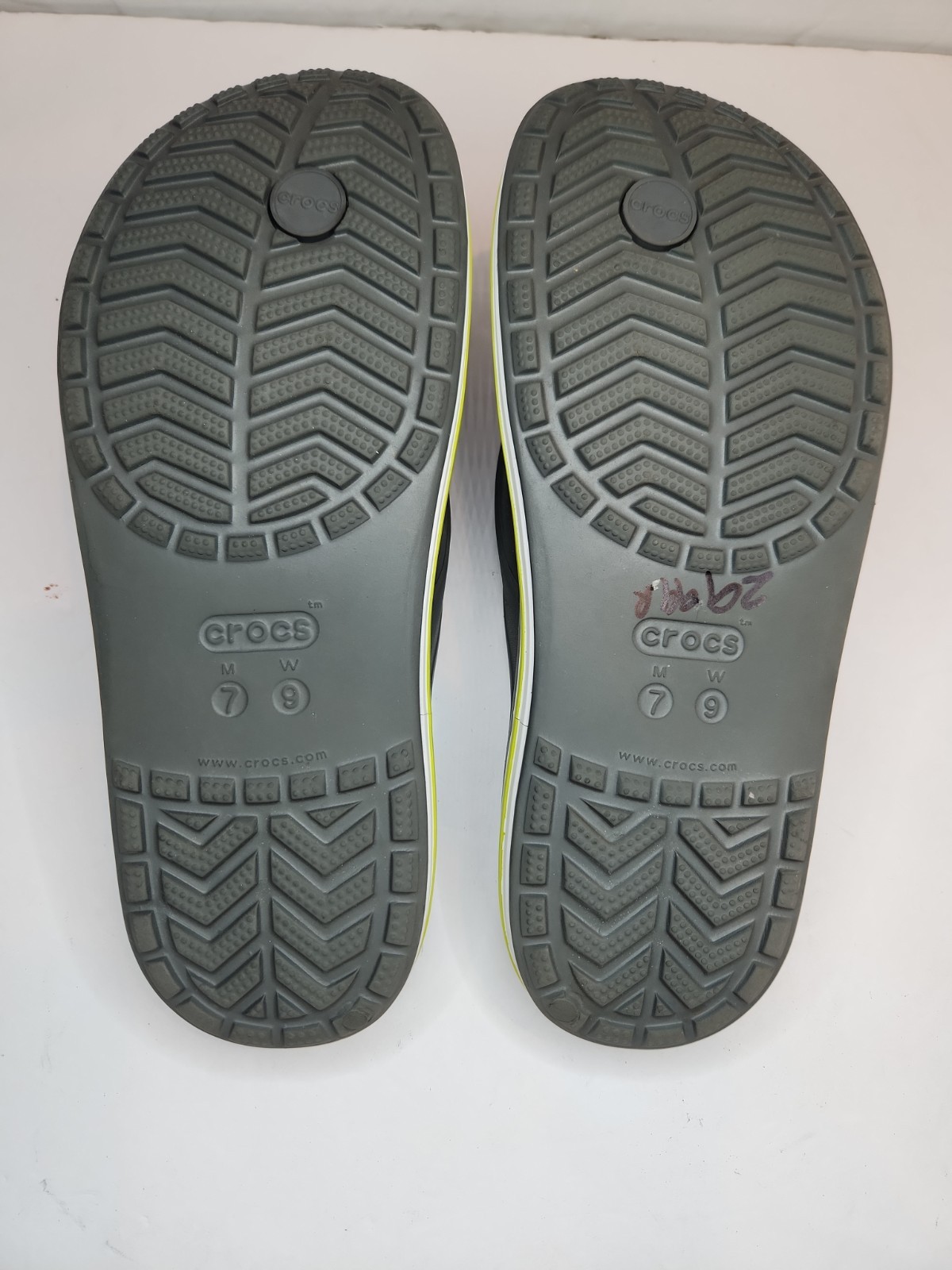 Crocs Bayaband Flip Flops Grey Grn Mens 7 Women 9 Unisex Sandals Iconic Comfort