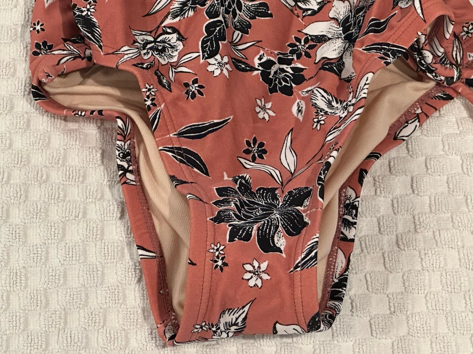 One Piece Womens 0-2-X-Small Floral Print Swimsuit by Kona Sol-NEW WITH TAGS!