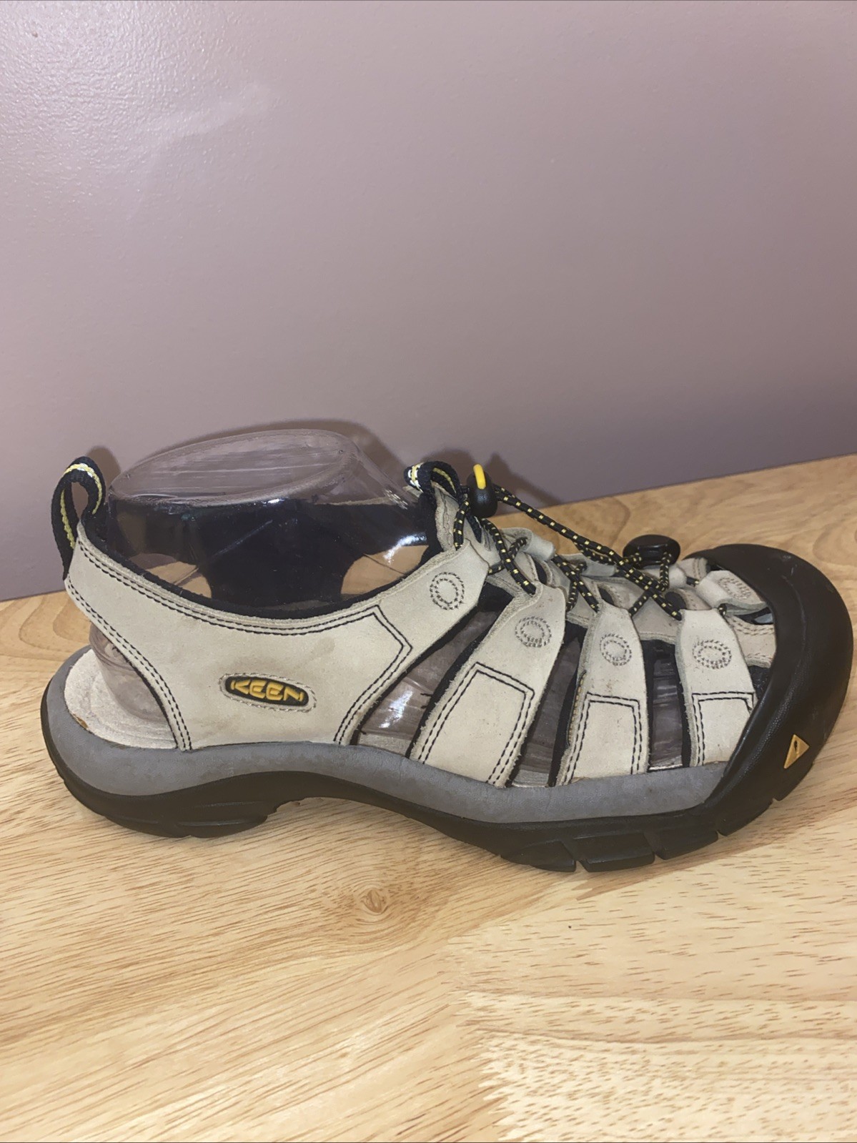 EUC KEEN Newport Women US 10.5 Neutral Hiking Waterproof Leather Beach Sandals