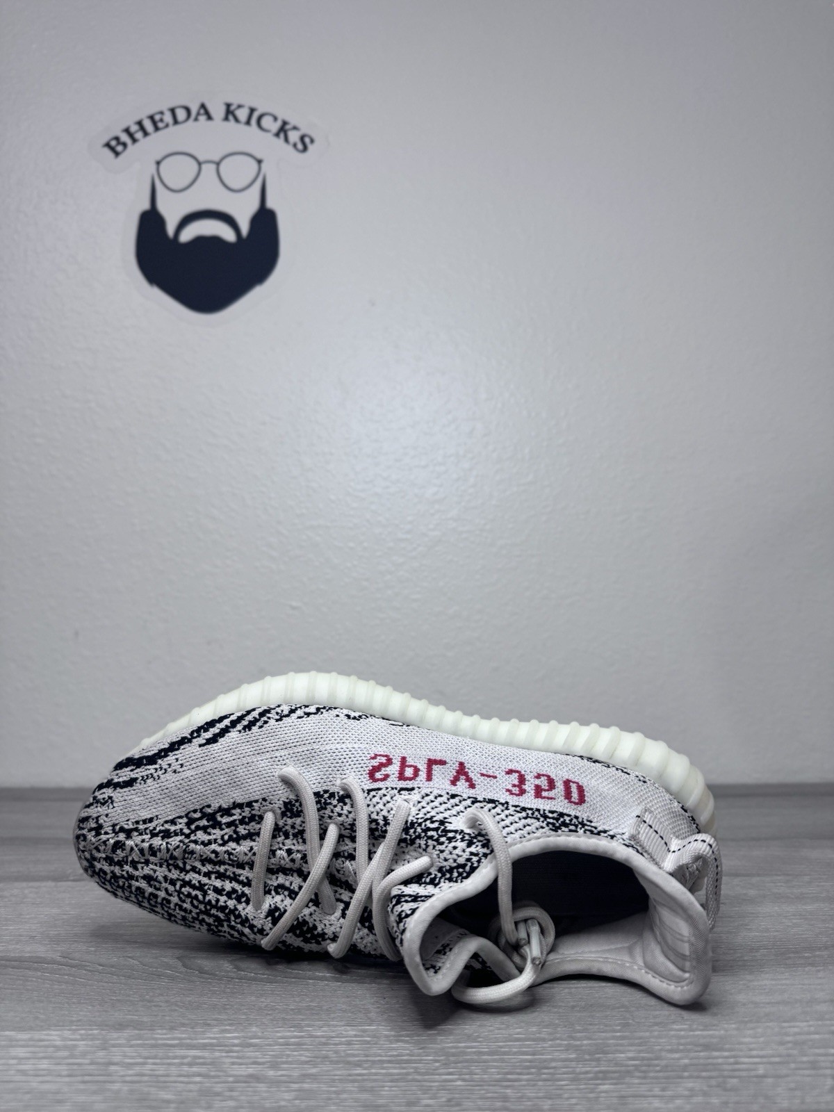 Size 8 – Adidas Yeezy Boost 350 V2 “Zebra” Men’s CP9654 Preowned Sneaker