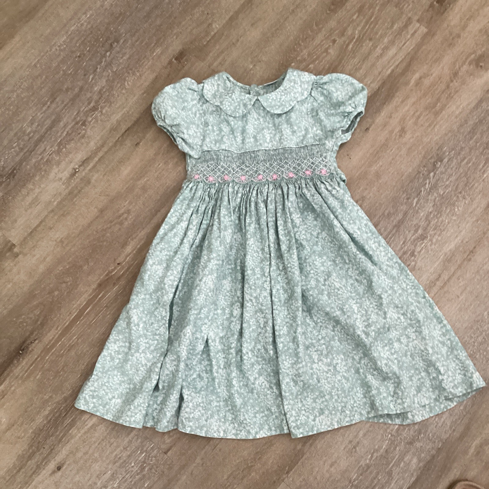 Edge hill Collection girls size 5 smocked dress