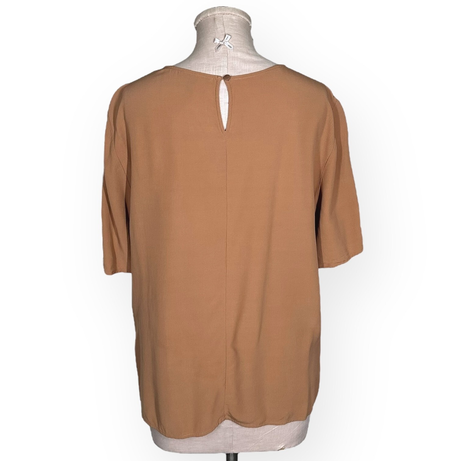 EILEEN FISHER Camel Brown Blouse Viscose Keyhole T Shirt Relaxed Classic Cozy M