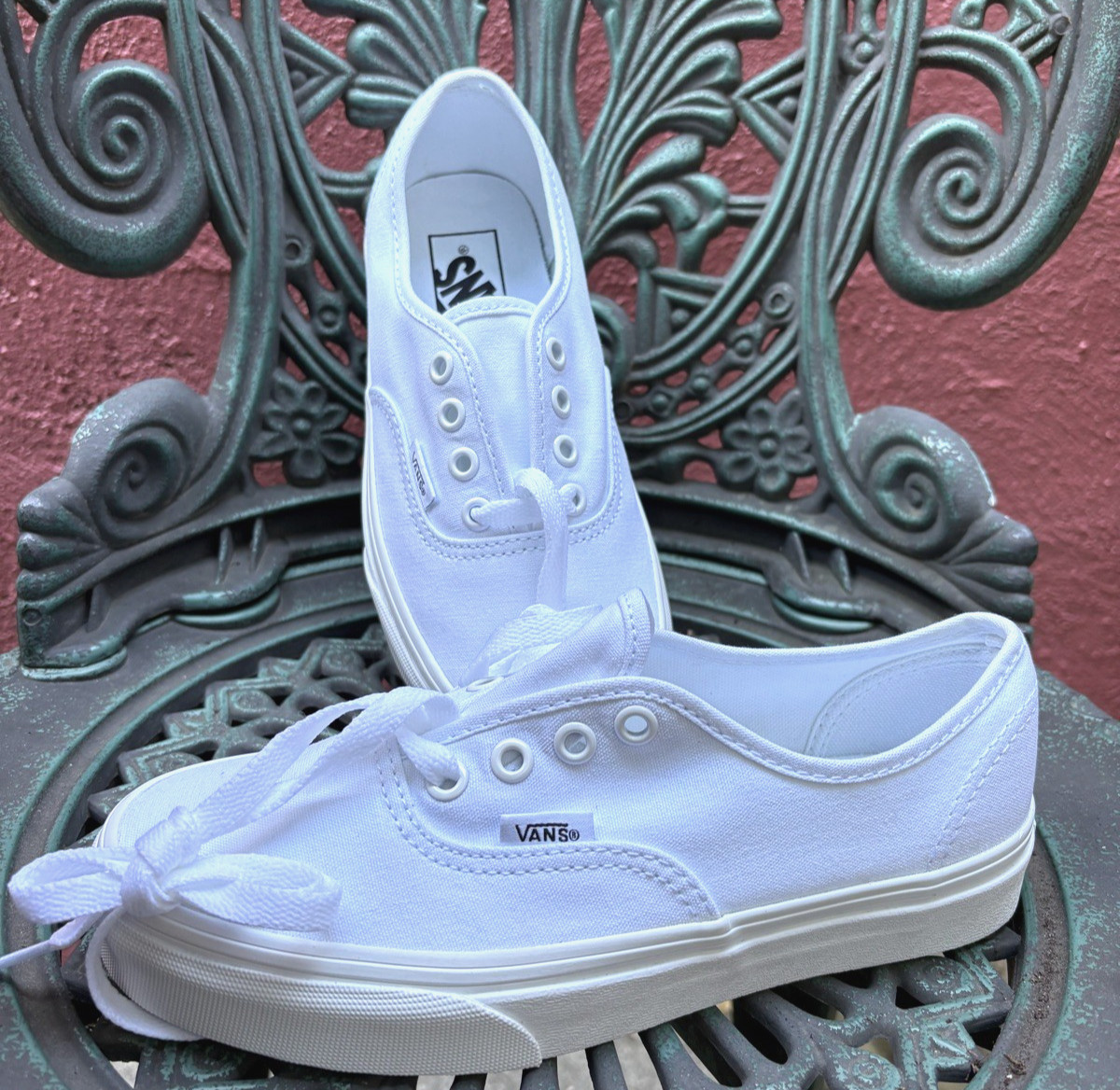 Vans Authentic New White Sneakers Lace Up Men/boy US 4 Women/girls US 5.5