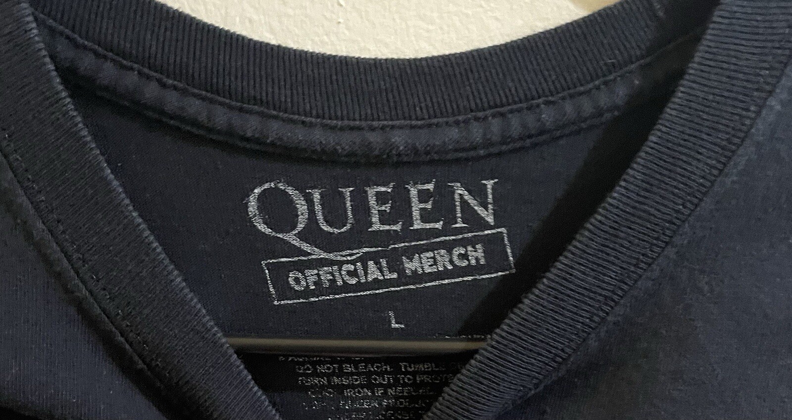Queen Officially Licensed Official Merch Men’s Band T-Shirt L Large Black