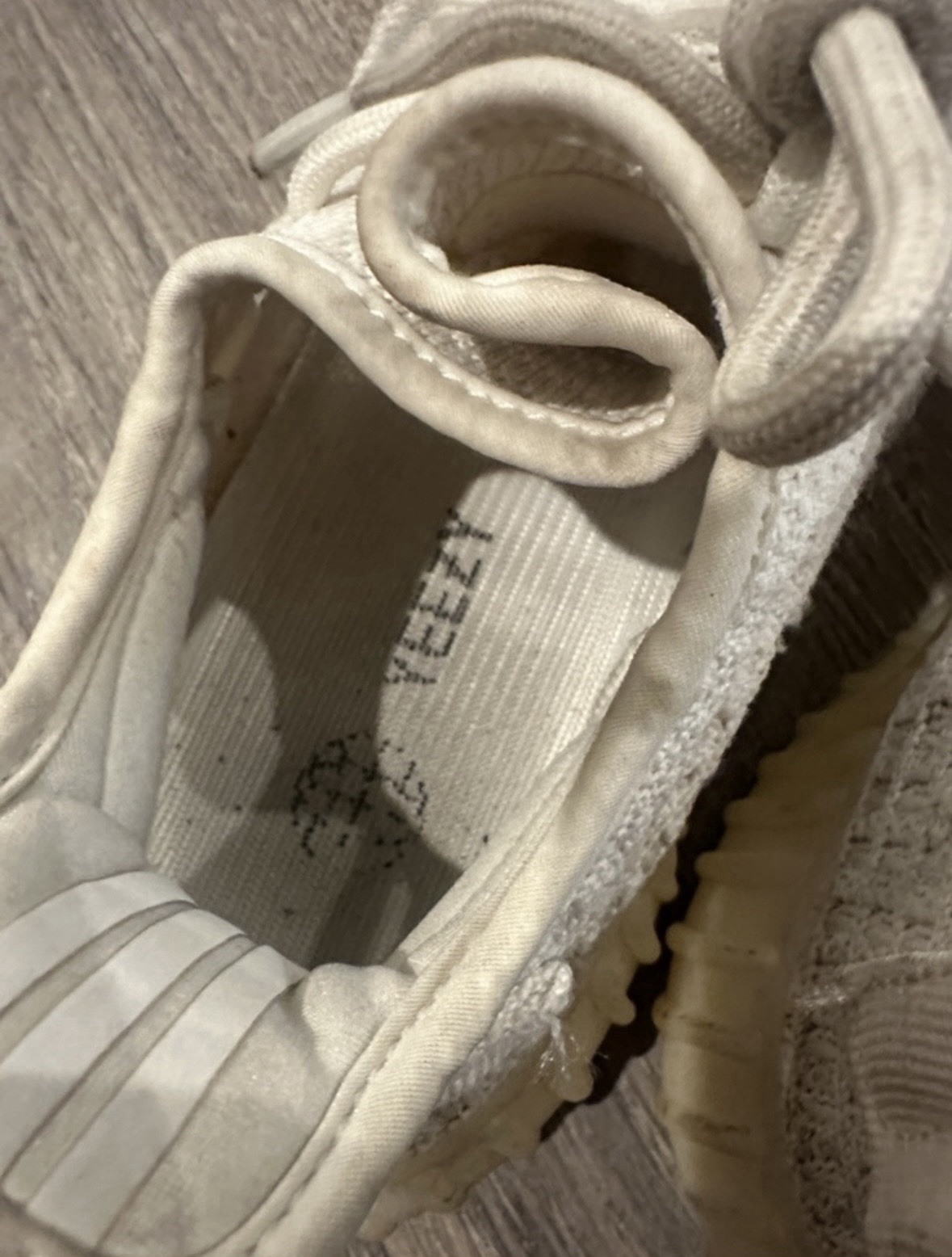 Yeezy Boost 350 V2 Men’s Beige Primeknit Low Top Lace-Up Cushioned Sneaker