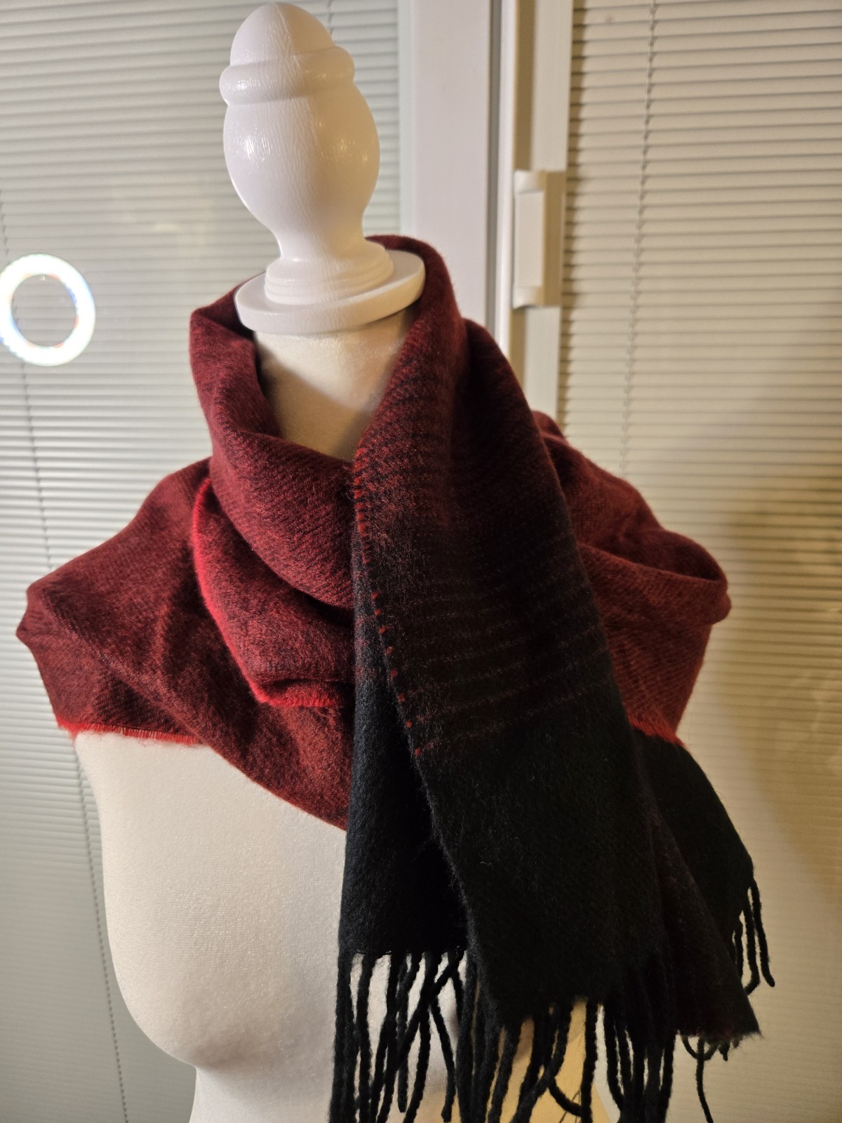 Uomo Venetto Wool Touch Scarf – Red and Black Ombre
