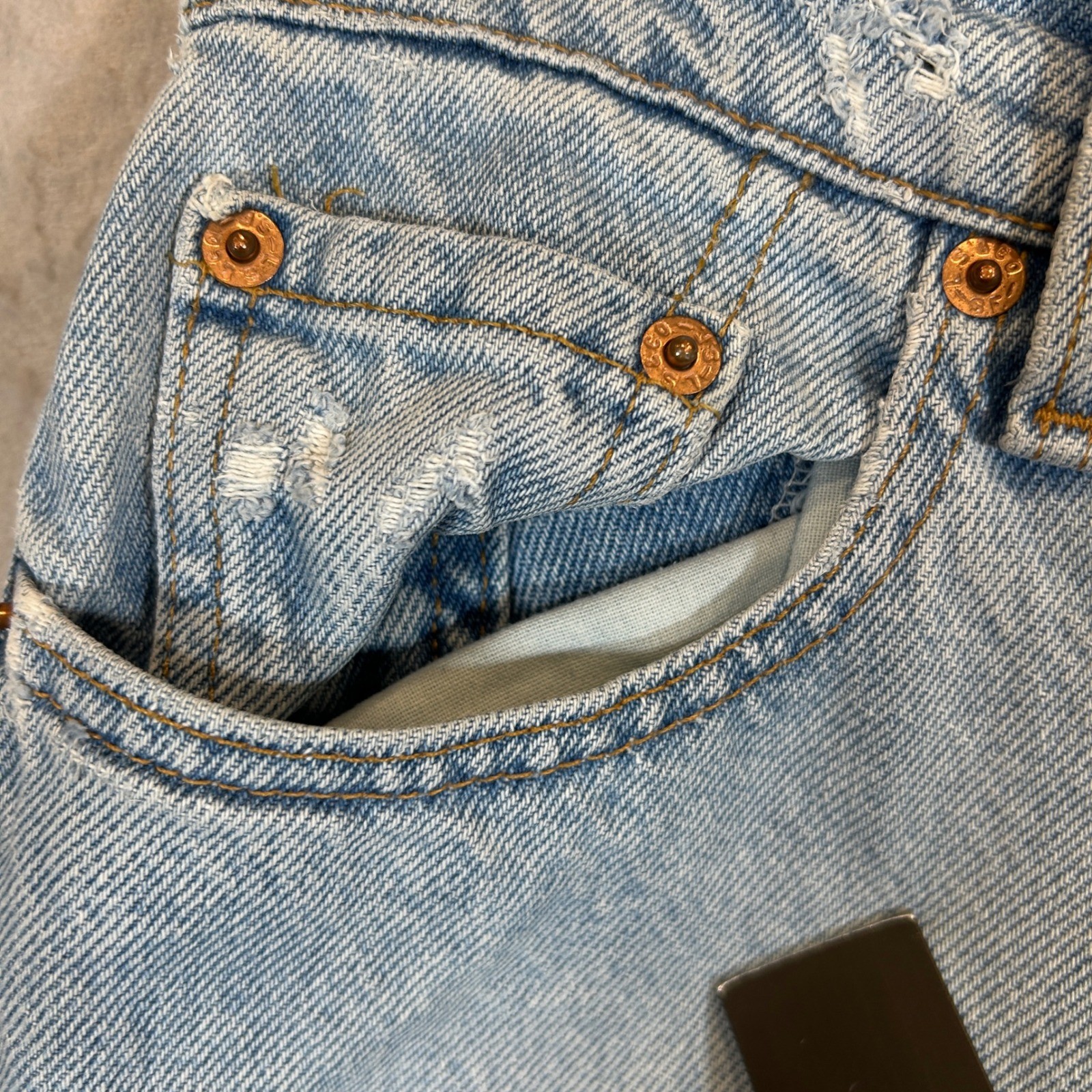 Vintage Levis 560 Jeans 6 REG Womens Loose Fit Light Wash Made in USA