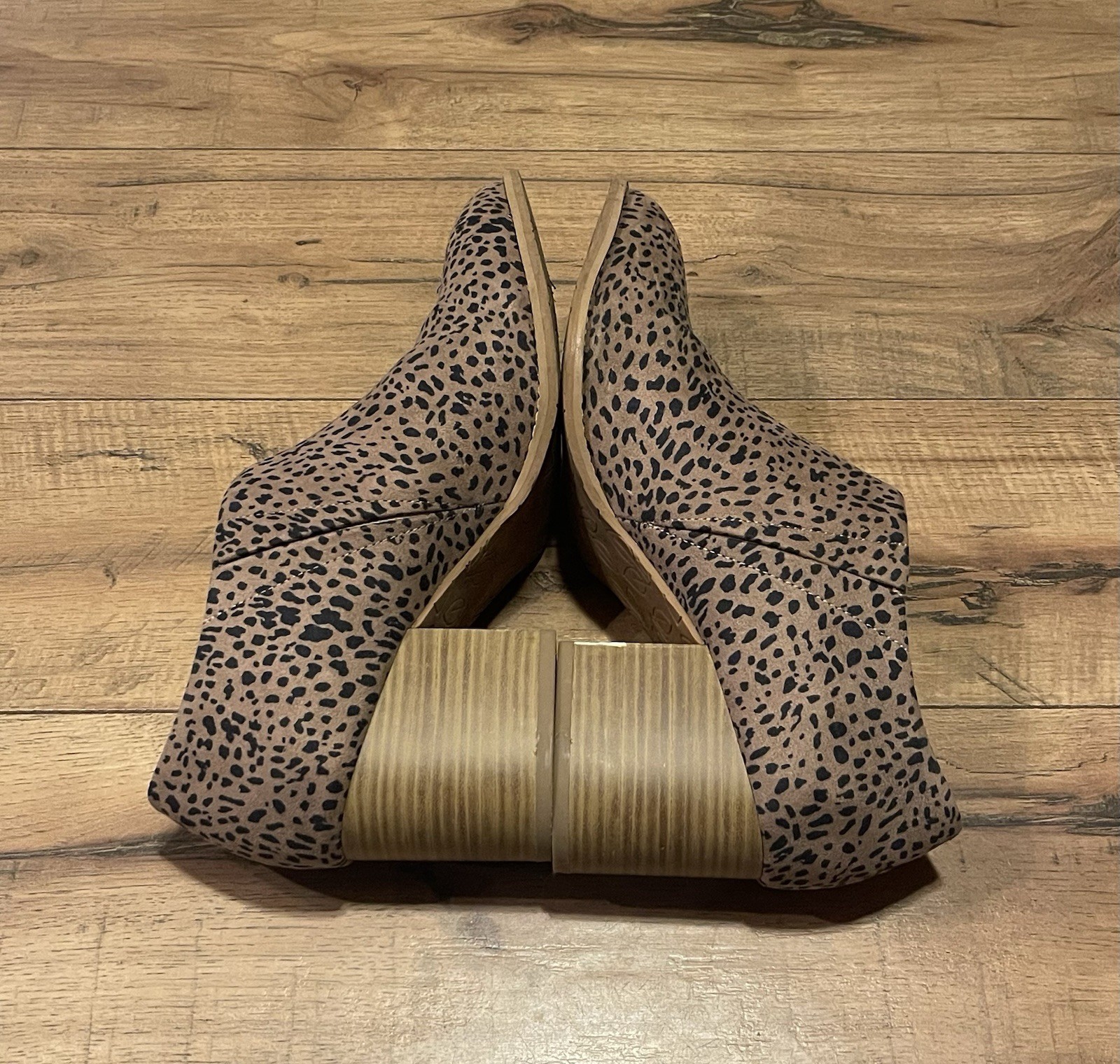 Melrose Ave 100% Vegan Leather Cutout Block Heel Booties Cheetah Size 9 ~ EUC