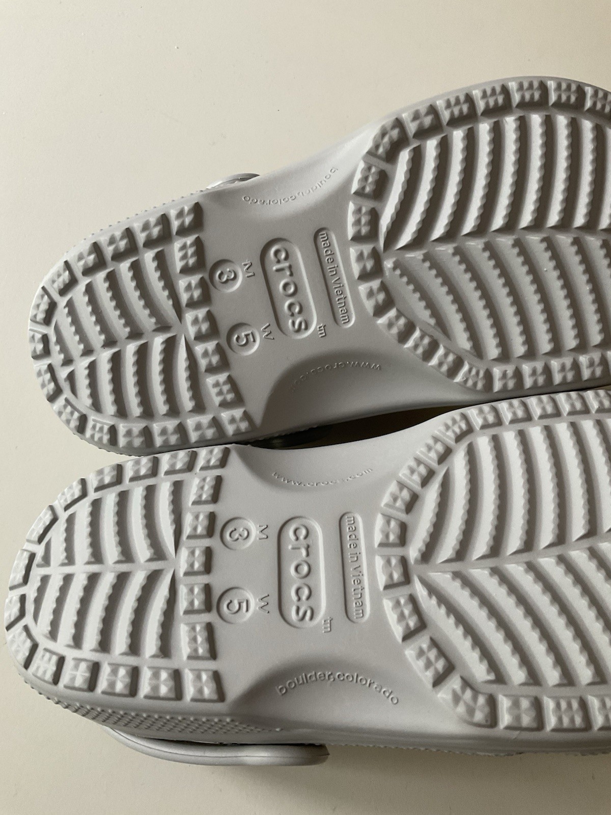 NWOT Crocs Atmosphere Gray Sandals Sz M3 W5 M 3 W 5 Light Grey
