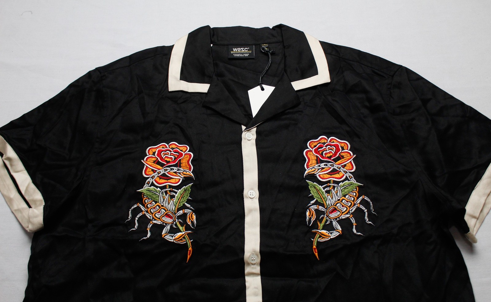 WESC Men’s Camper Scorpion Rose Applique Button Down Top EJ3 Black Size L/XL