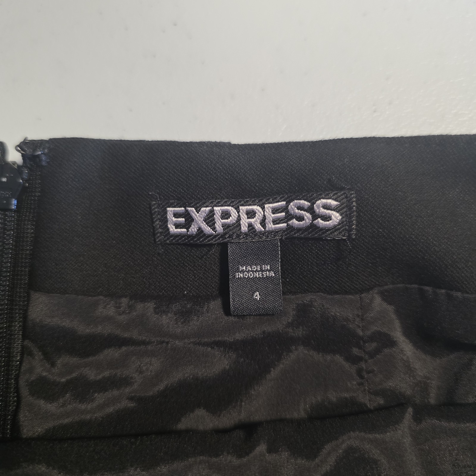 Express A-Line Skirt Back Zip Black Lined Slit Stretch Career Size 4