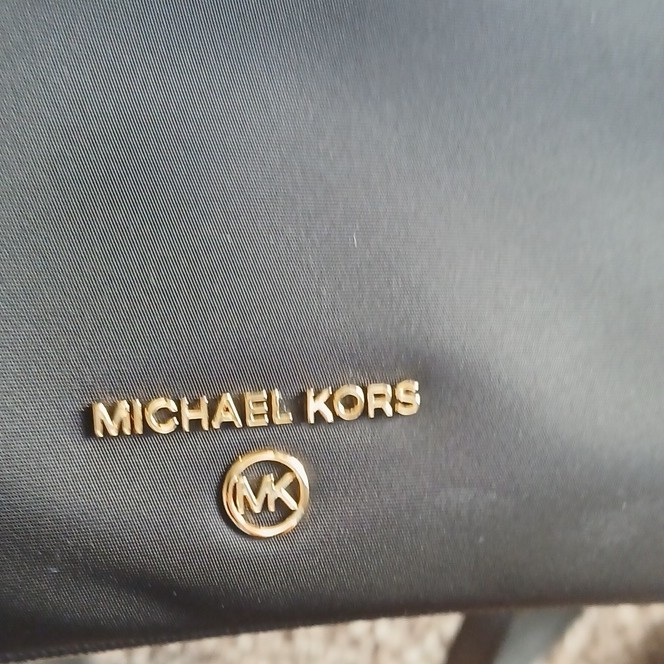 Michael Kors Black Crossbody Bag Gold Hardware Zip Closure Adjustable Strap