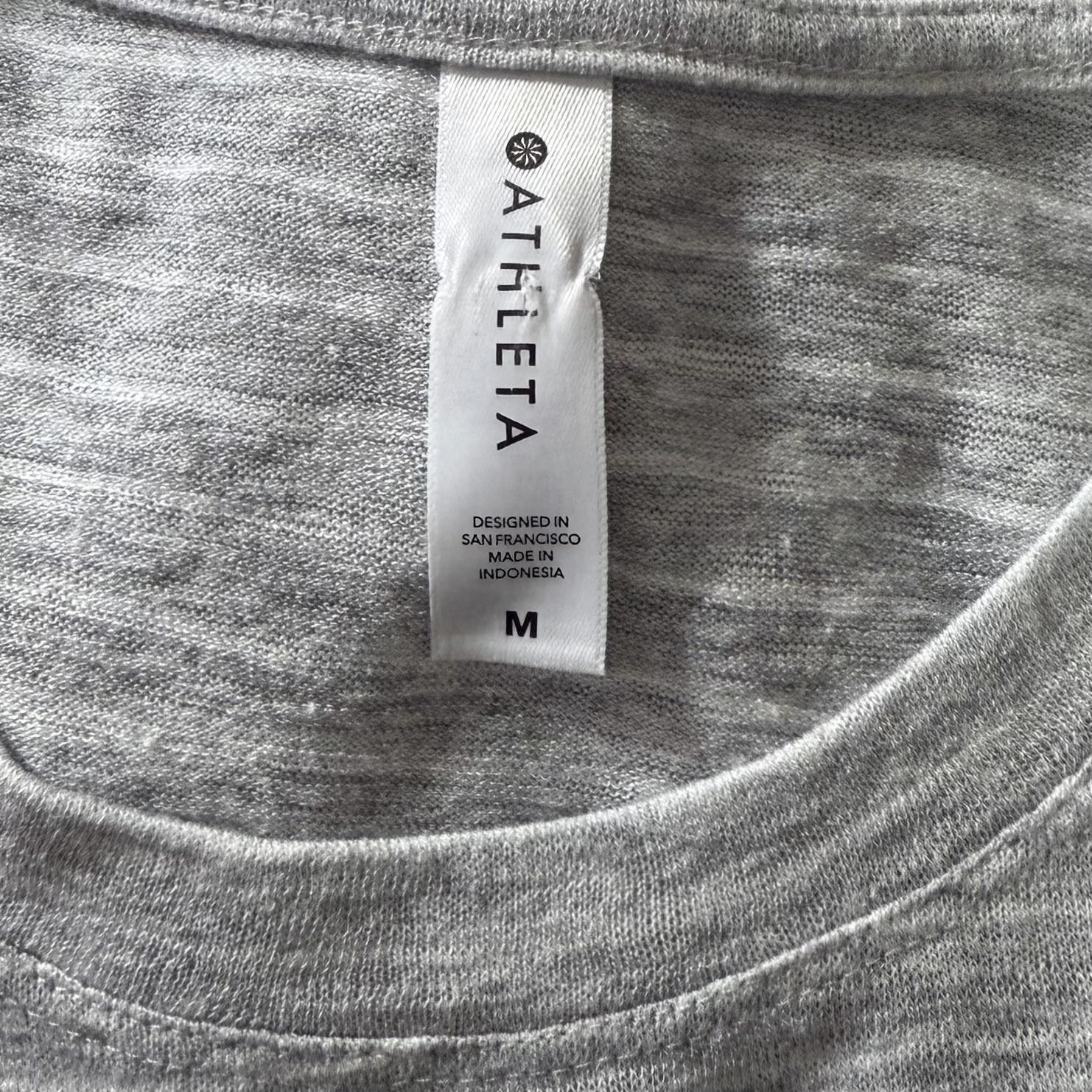 Athleta Top Womens M Gray Striped Stretchy Gym Workout Casual Basic Tank Shirt