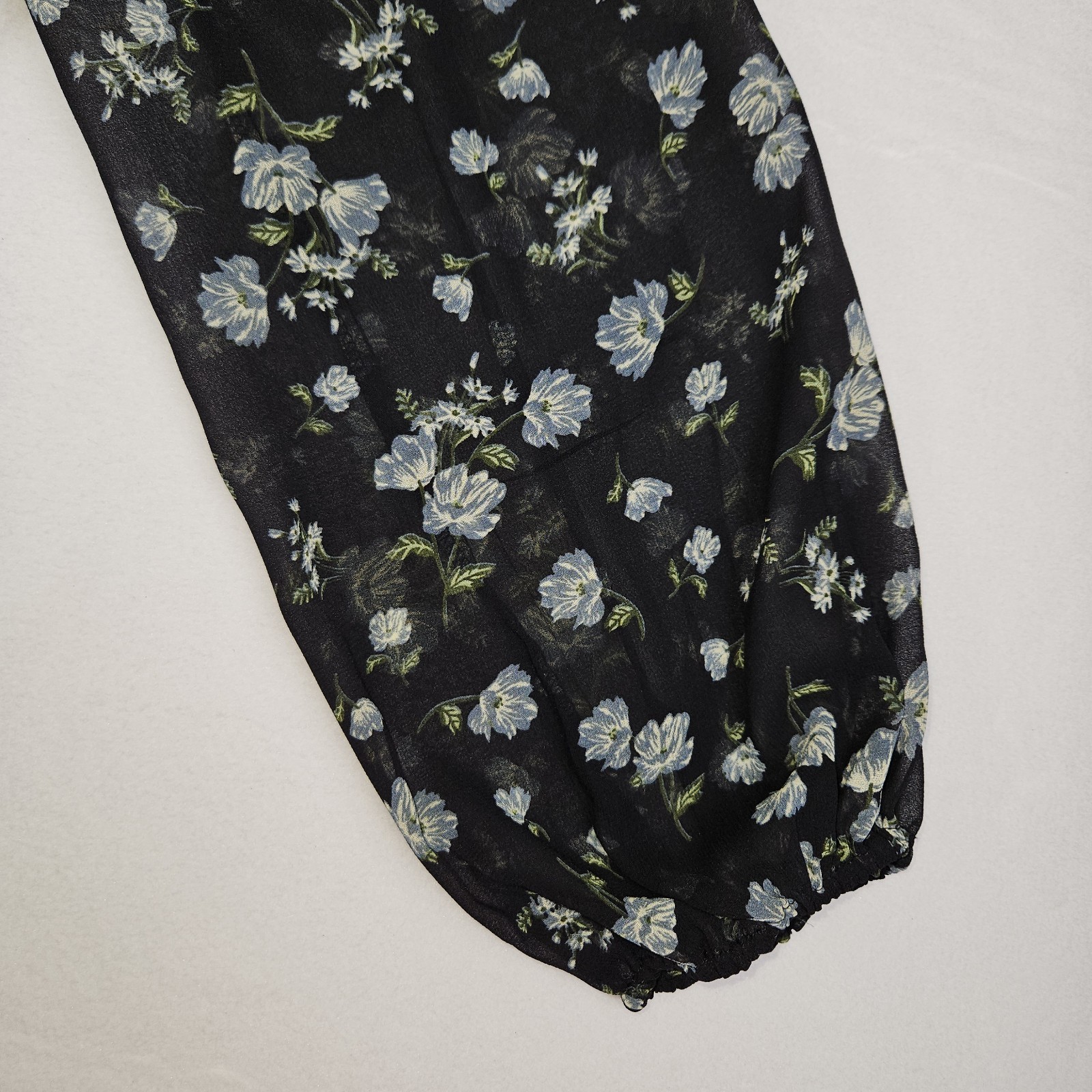 MNG Mango Pleated Floral Blouse Womens 6 Relaxed Necktie Black Cottage Romantic