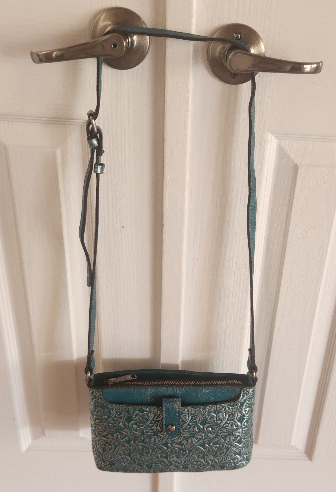 Patricia Nash Tooled Teal Green Silver Floral Crossbody Bag Excellent Condition!
