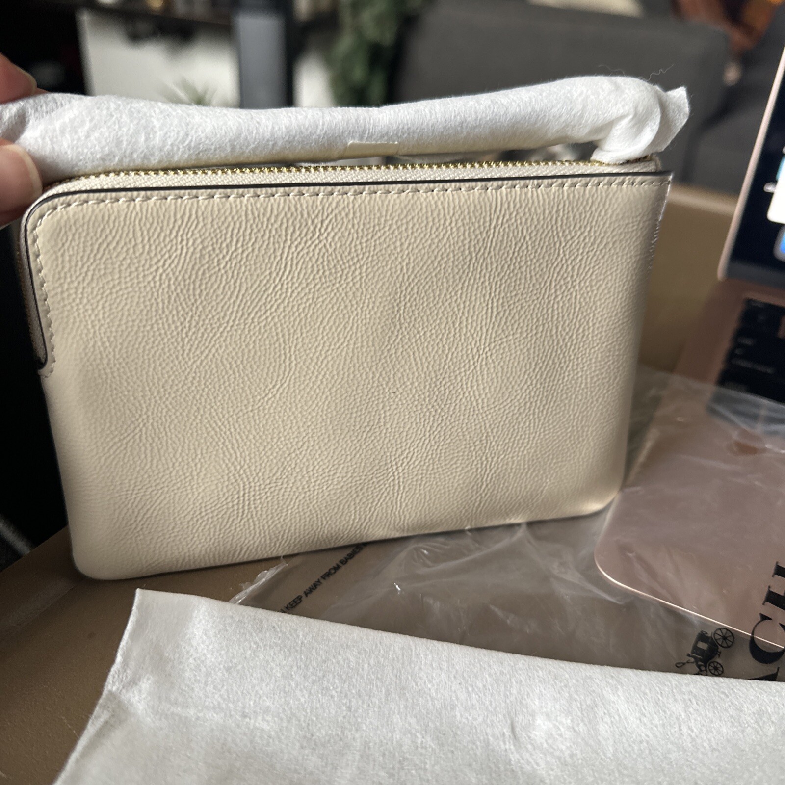 COACH CP483 Corner Zip Wristlet Chalk White Pebbled Leather Small Pouch Clutch