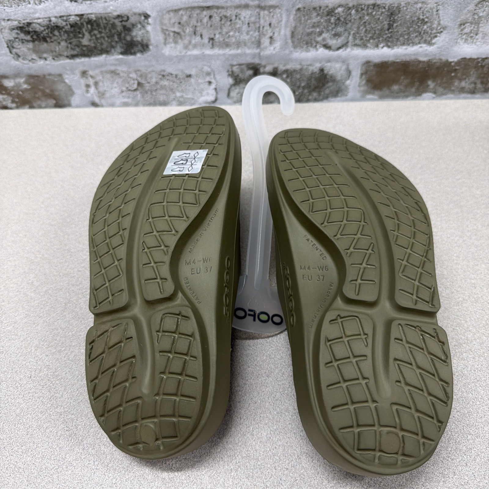 OOFOS Ooahh Sport Slide Sandals foliage matrix green M4/W6 Recovery Comfort