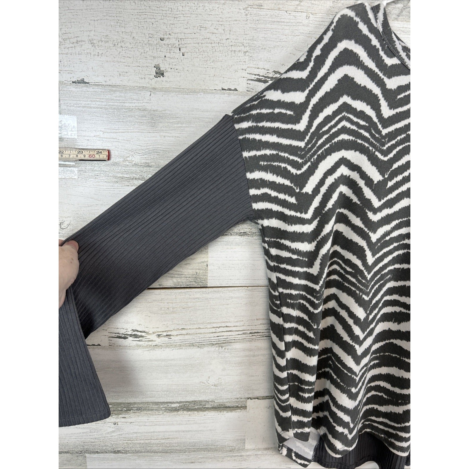 Zebra Print Como Vintage Grey Long Sleeve Top Women’s Size XL