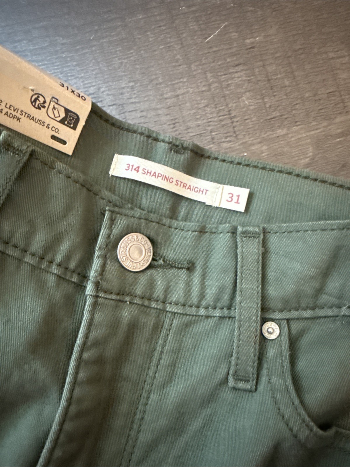 LEVIS 314 SHAPING STRAIGHT JEANS HYPERSOFT MID RISE SIZE 31 X 30. NEW $69.50