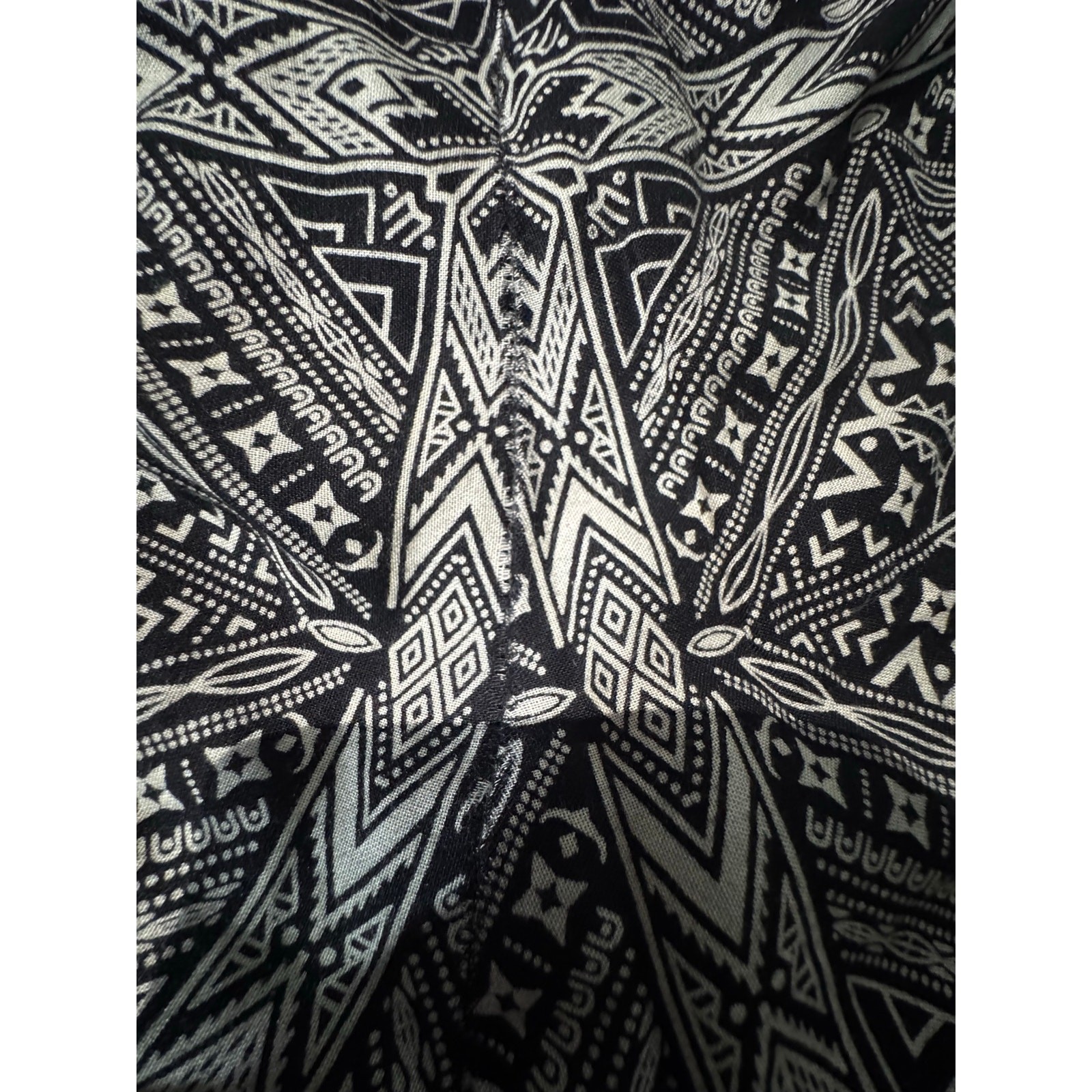 KAVU Womens Large Geometric Tribal Print Smocked Elastic Waist Lounge Shorts B&W
