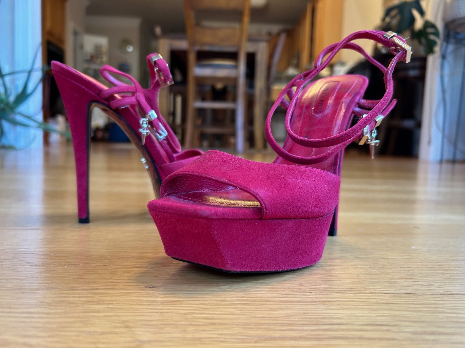 CESARE PACIOTTI Red Suede Platform Sandals Gold-Tone Charm SZ 5 IT 35 Good Cond.