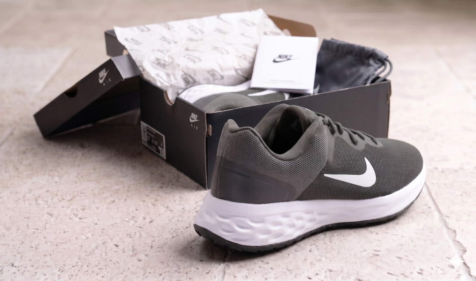 Nike Men s Revolution 5 Flyease Running Shoe, Iron Grey 10.5 US B16
