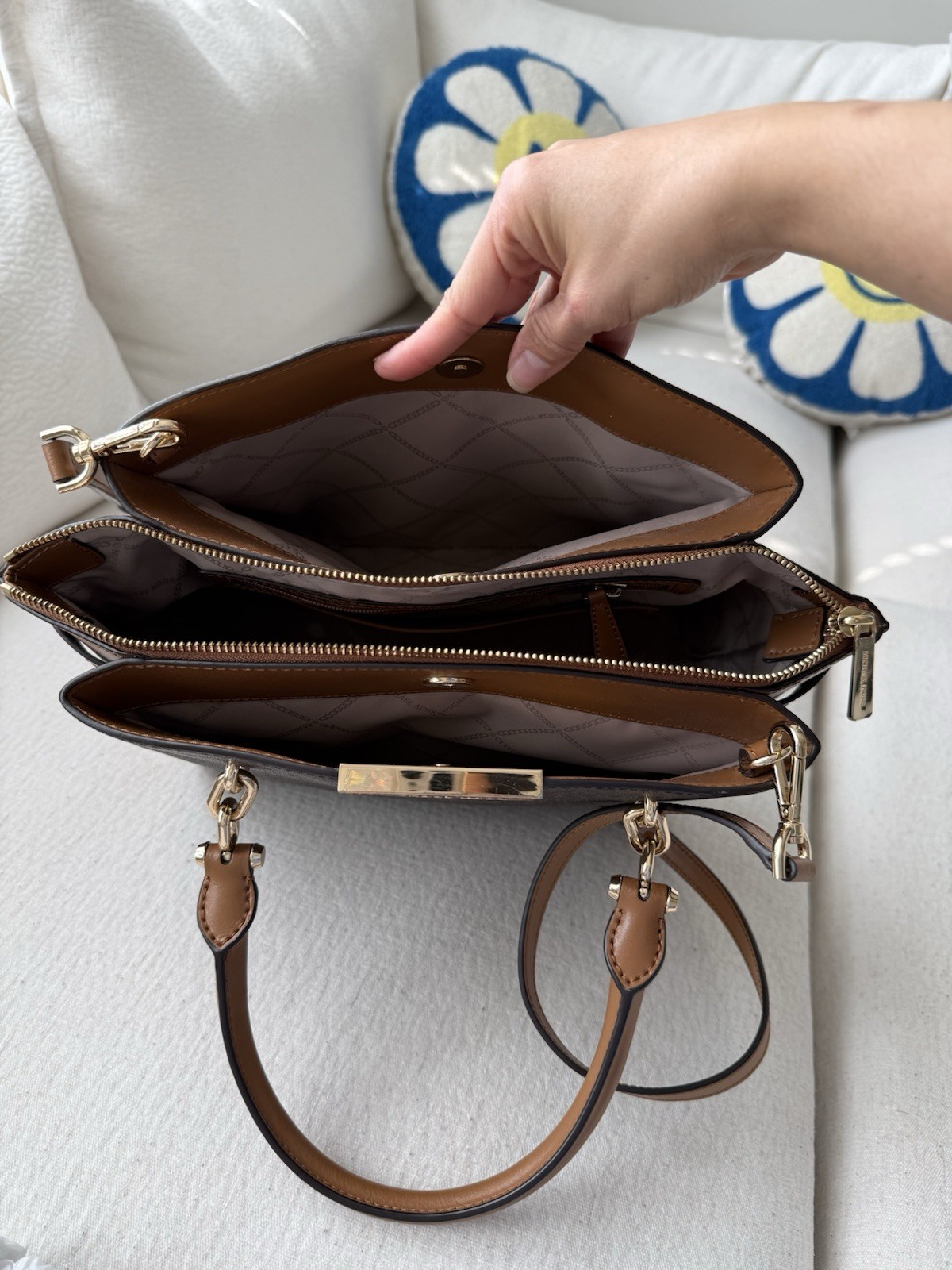 ✨Michael Kors Rochelle Satchel Bag Triple Compartment with Removable Strap