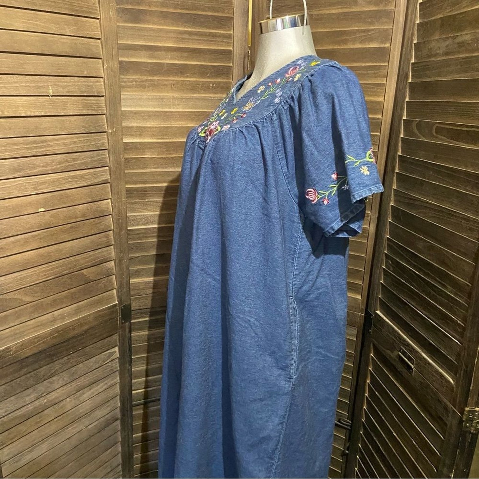 Loungees Midi Boho Chambray Dress Blue Denim Embroidered Floral Cotton Sz Large