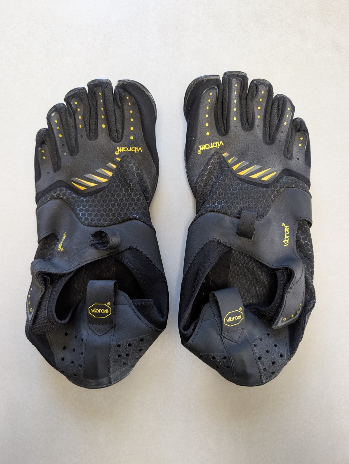 Vibram FiveFingers Signa Black Yellow Shoe #13M0201 Mens Size 10 USA Water Shoe