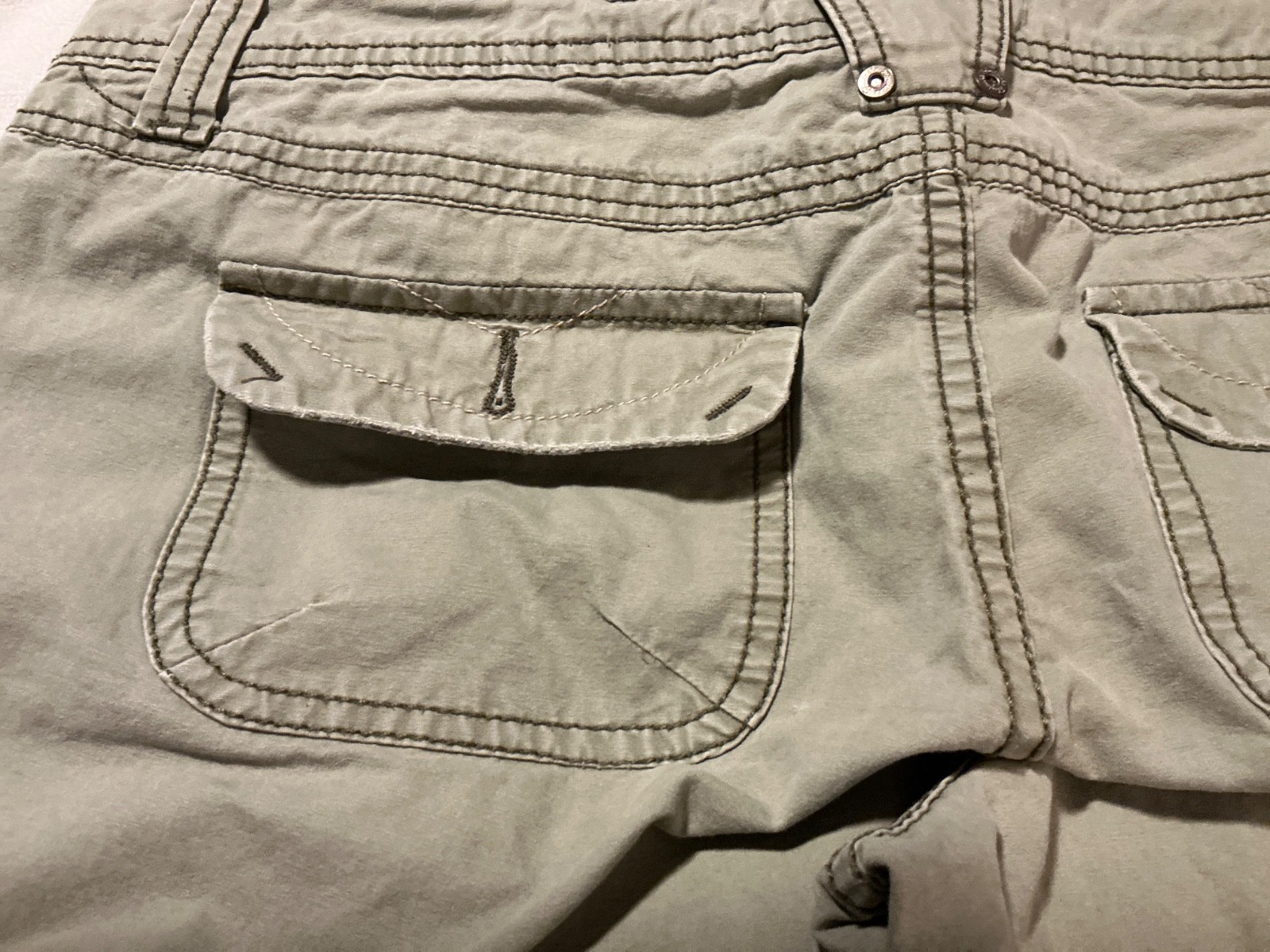 womens Jordache capris, button and siz closure