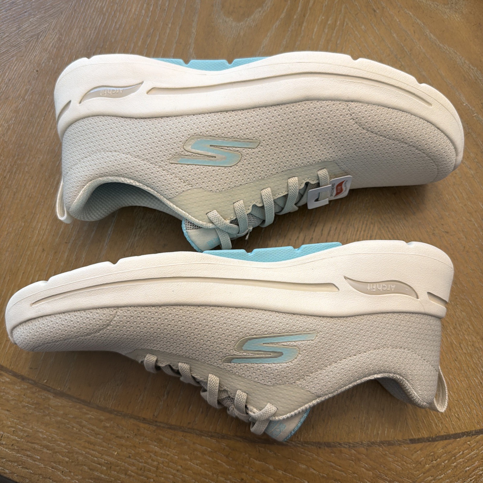Sketchers Go Walk Arch Fit Size 8
