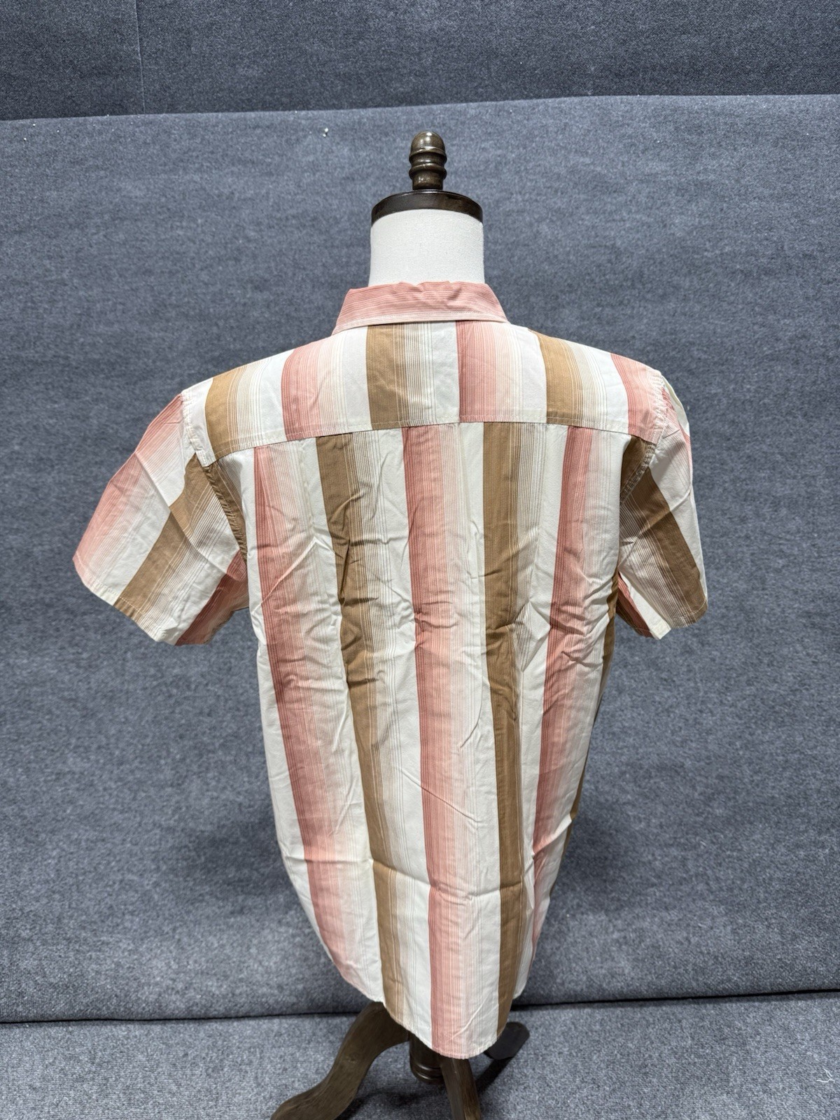 Hurley Striped Button Front Shirt Men’s Large Pink Tan Short Sleeve Casual
