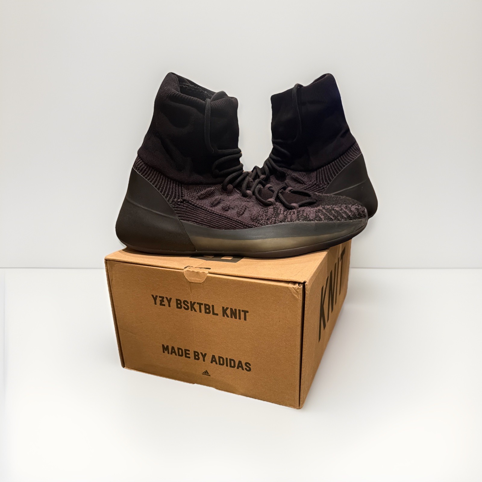 Yeezy Knit Basketball Shoes Size 10 Men’s
