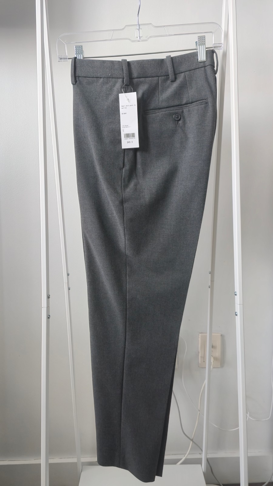 UNIQLO Gray Smart Ankle Pants Men’s (2-Way Stretch) – Size Small