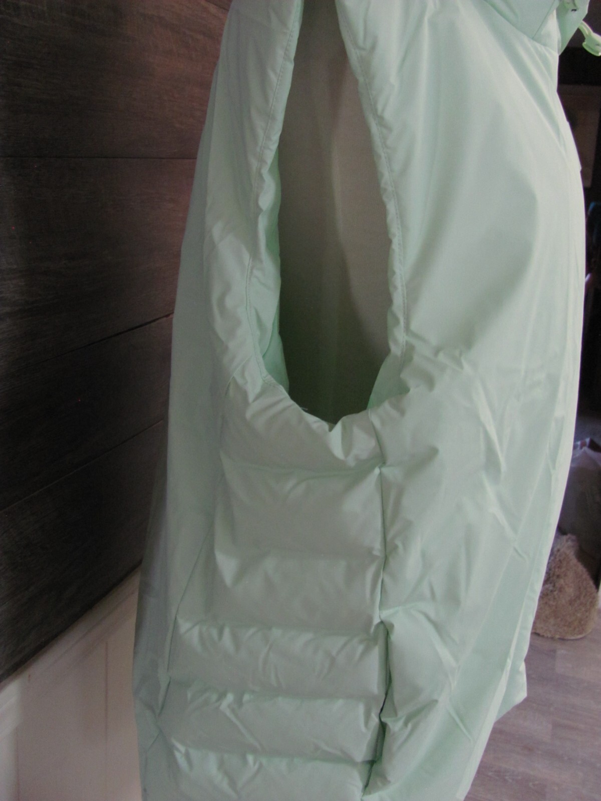 RAINS UNISEX LOOP VEST NEW WITH TAGS SIZE LARGE PIT TO PIT 24 IN LENGTH 26 IN. H
