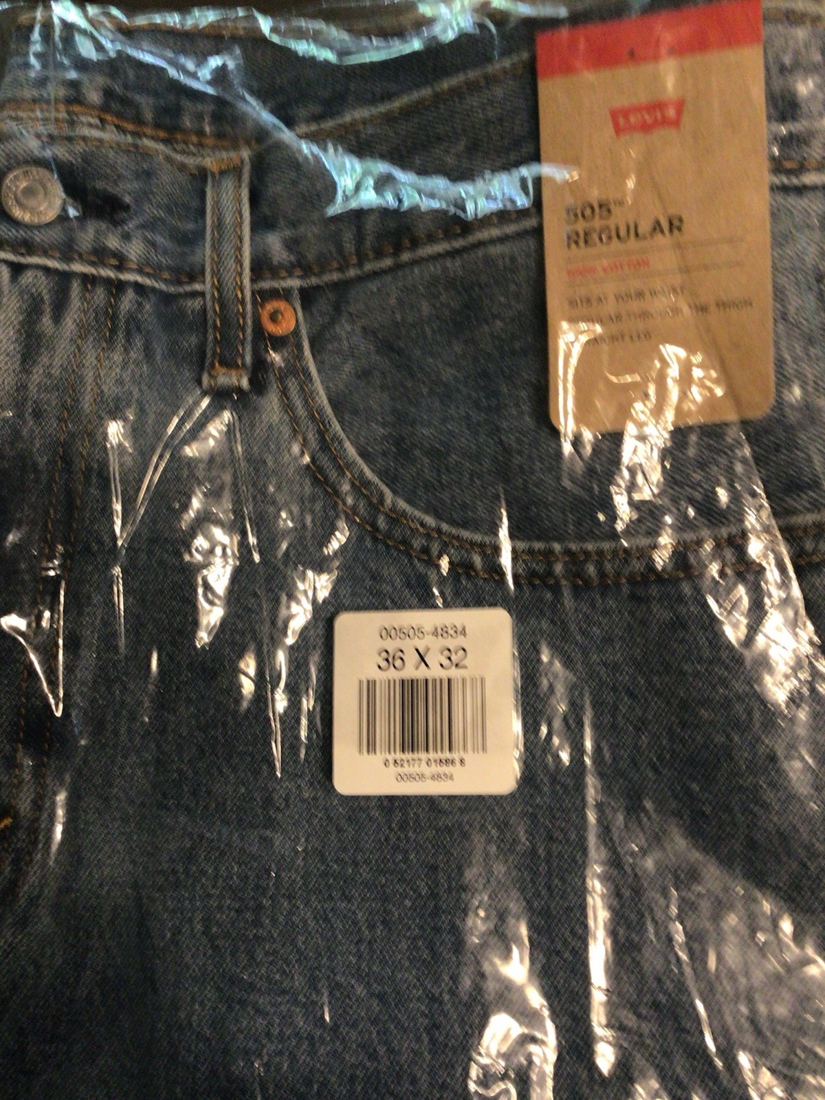 Levi’s Men’s Regular Fit Straight Leg Blue Denim Jeans Solid Pattern NWT