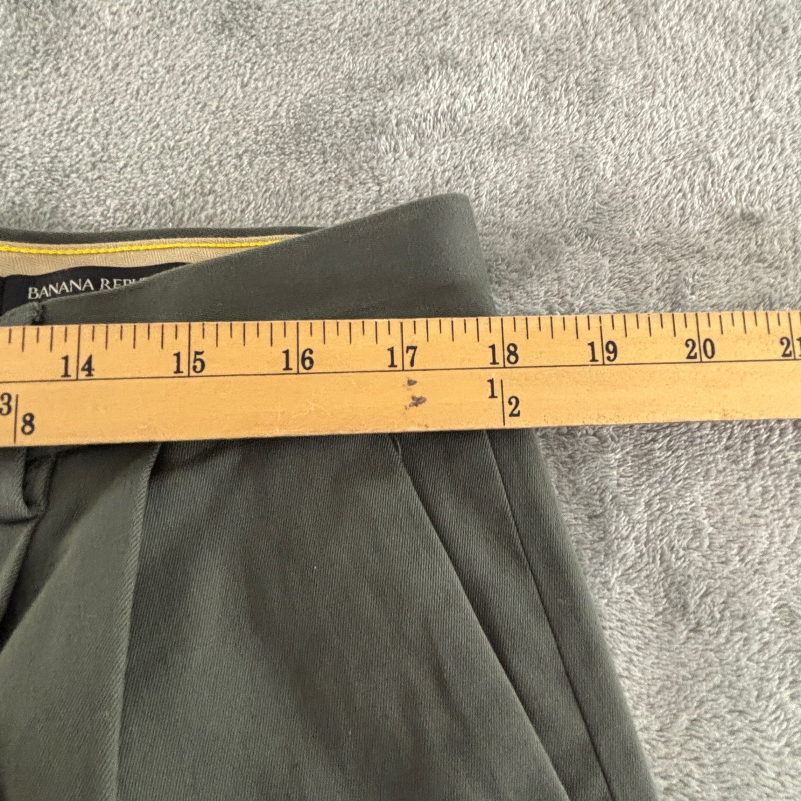 Banana Republic Smithfield Chino Mens 35×34 Olive Relaxed Fit Pleated Straight