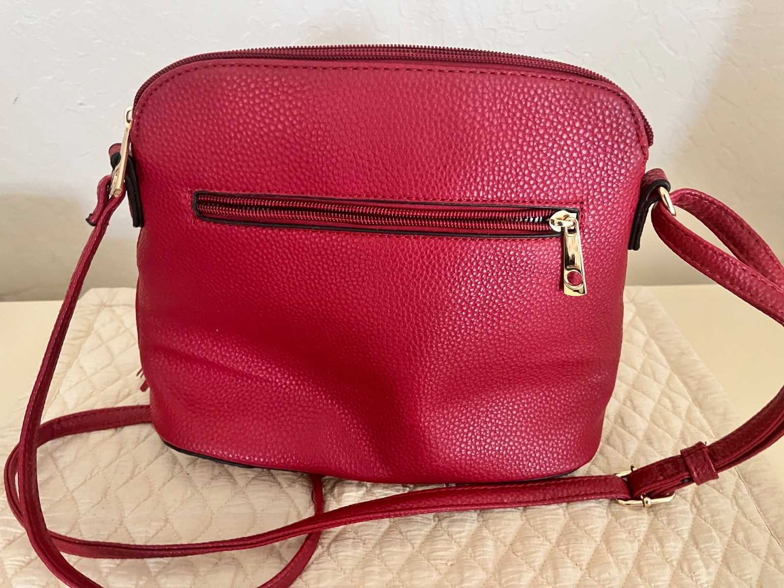 Red pebbled shoulder bag nwot stripe fabric inside pockets in and out 8 1/2×12