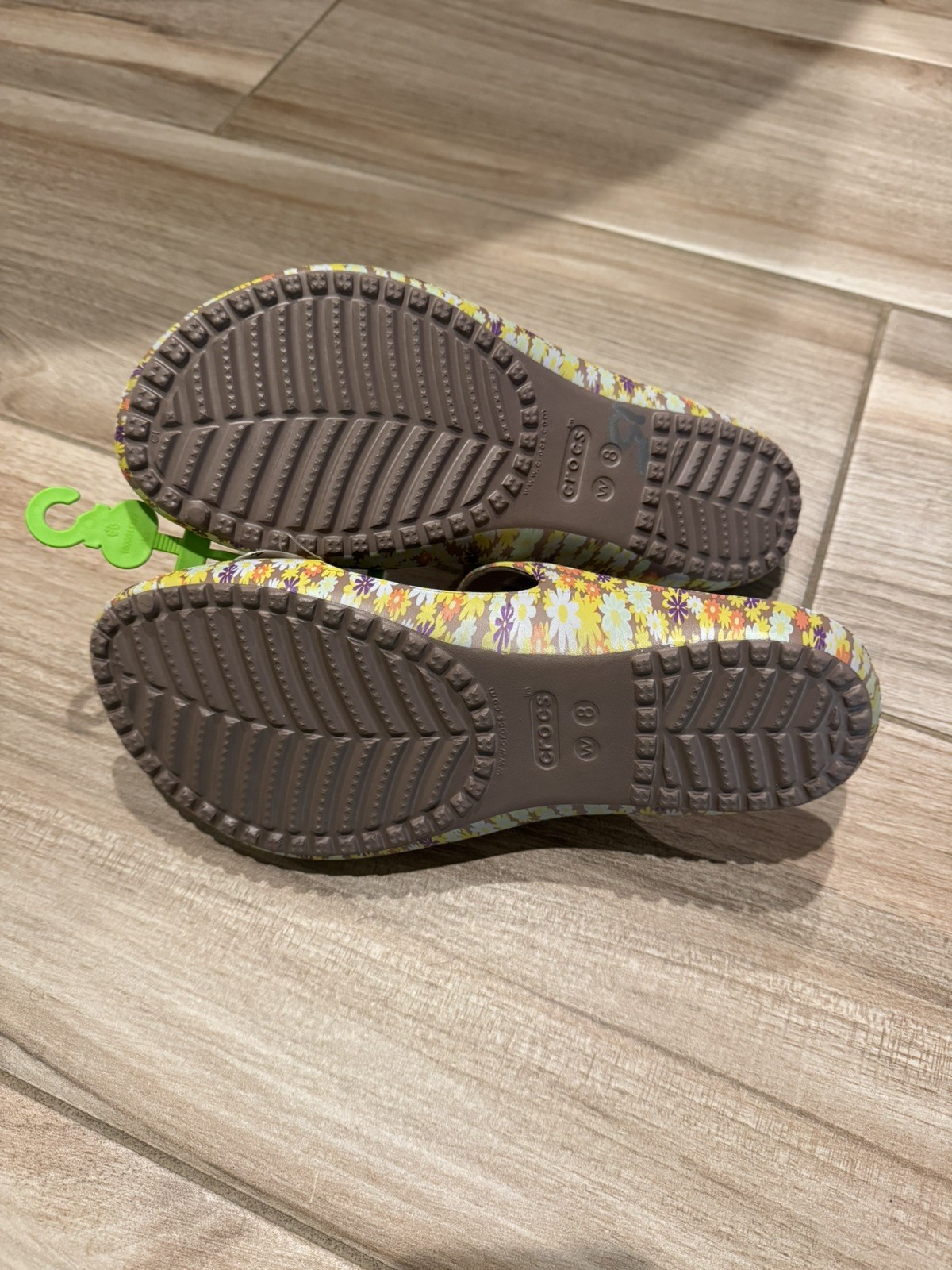 WOMEN’S CROCS KADEE II TRUFFLE/RETRO FLORAL Z STRAP WATER FRIENDLY SANDALS 8 NWT