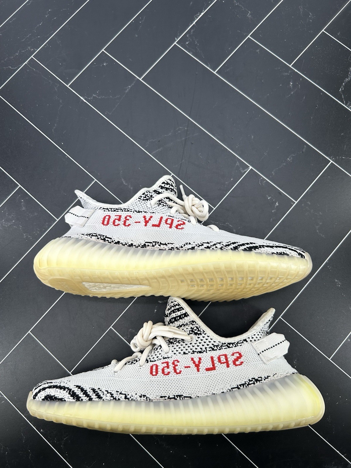 adidas Yeezy Boost 350 V2 Low Zebra Size 9.5 CP9654