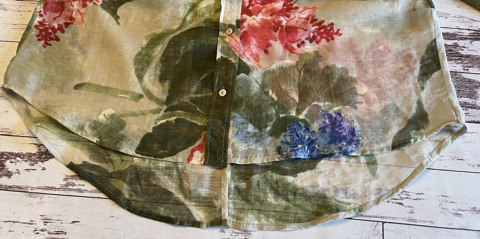 Life Style Semi Sheer Light-Weight Button Up Floral Blouse XL Split Lower Back